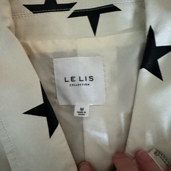 Le lis White and Black Star jacket. Lightly worn. Size M - Picture 2 of 2
